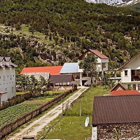 Guesthouse Skender Selimaj Valbone Buitenkant foto