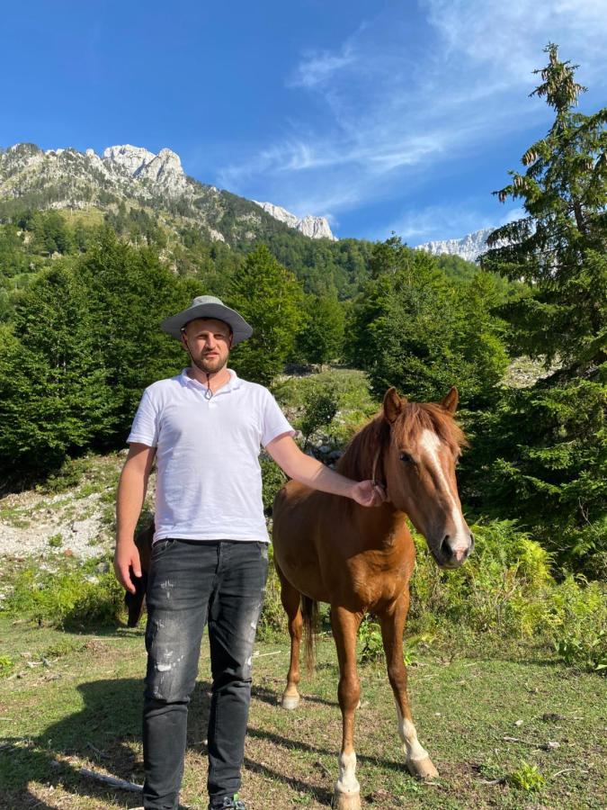 Guesthouse Skender Selimaj Valbone Buitenkant foto