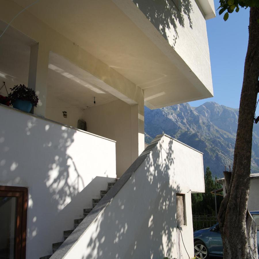 Guesthouse Skender Selimaj Valbone Buitenkant foto