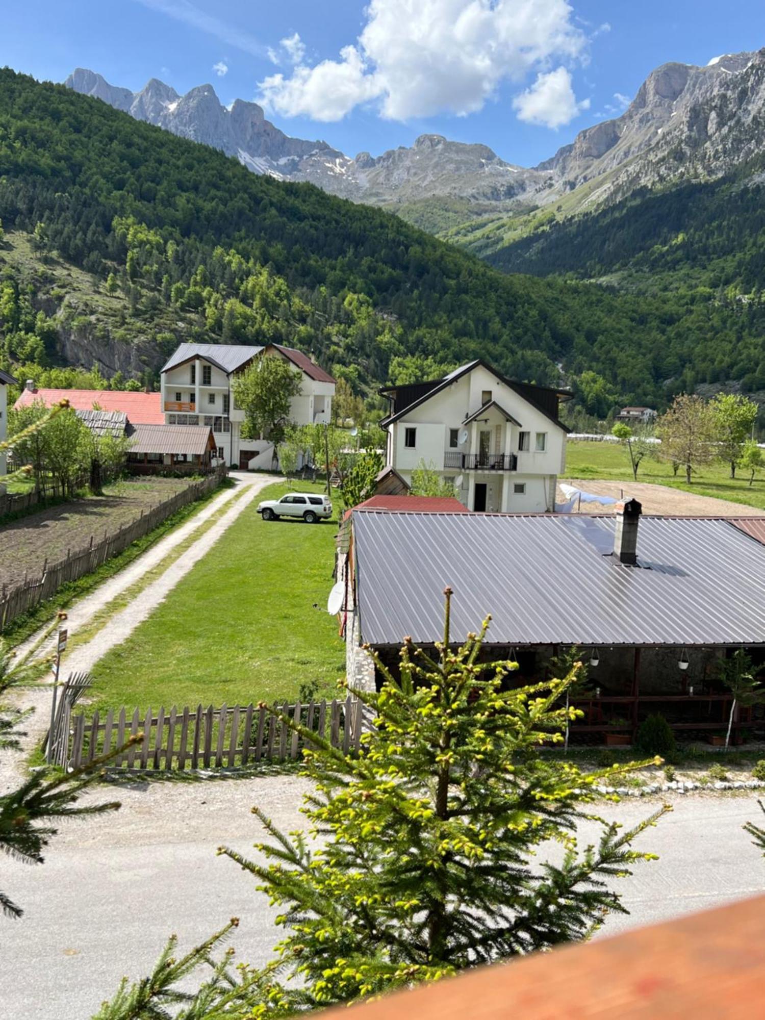 Guesthouse Skender Selimaj Valbone Buitenkant foto